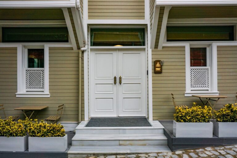 Quelles portes d&rsquo;entrée choisir pour la construction de votre maison ?