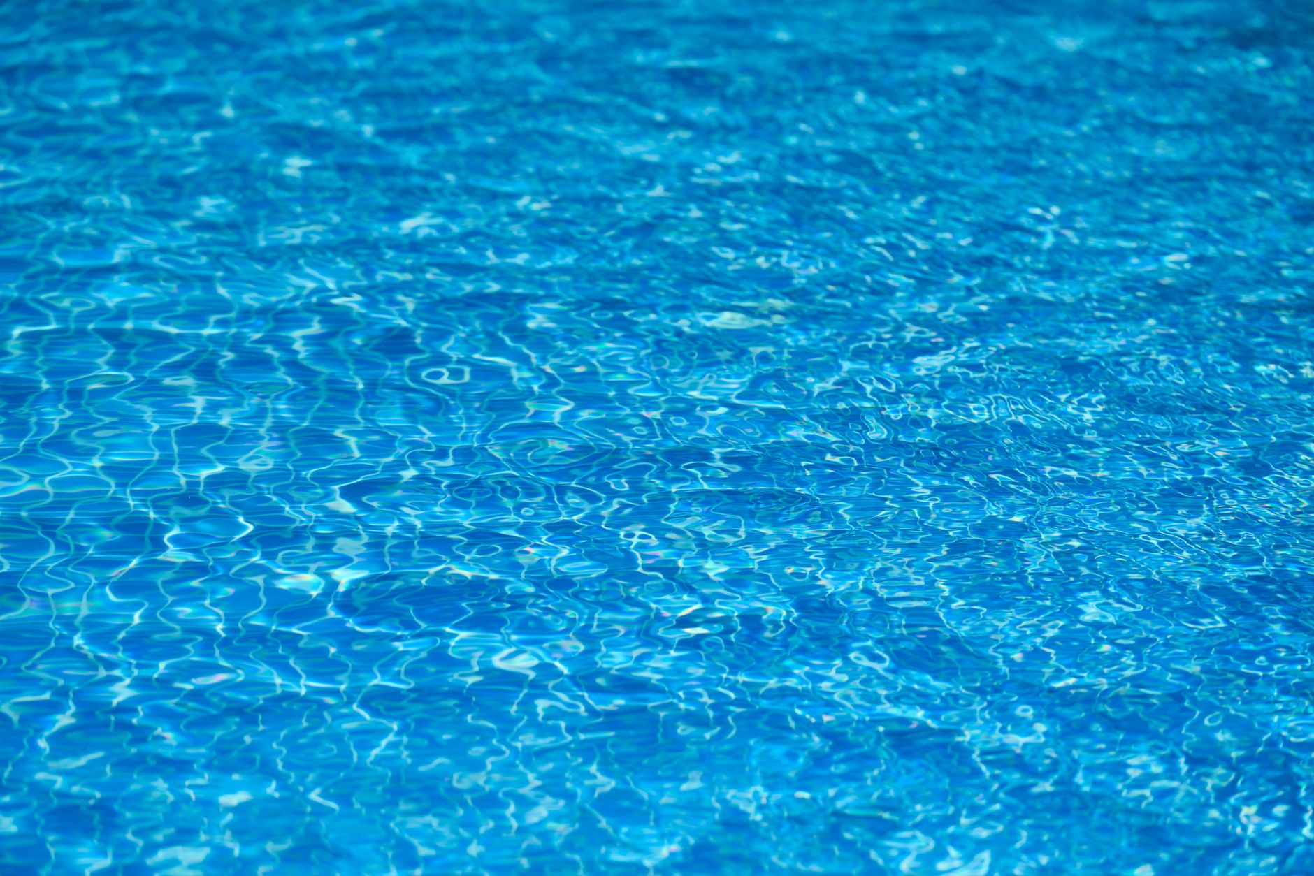 Laisser son robot de piscine dans l’eau tout l’été use plus vite qu’on ne croit