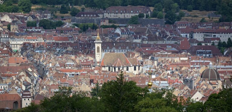 À Besançon, les maisons grimpent, les taux de prêt aussi